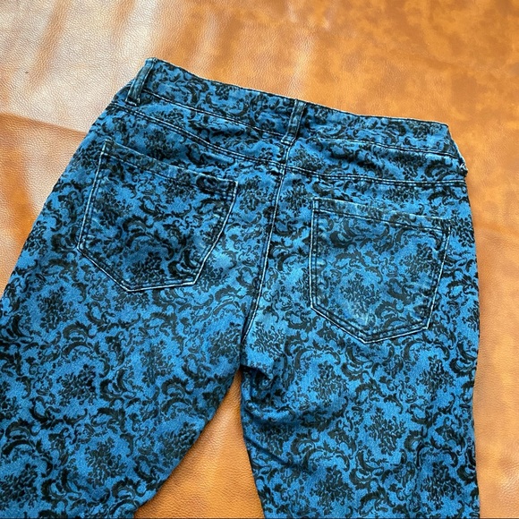 Forever 21 Velvet Pattern Blue Jeans | Skinny | Mid Rise | 24 - Picture 3 of 6